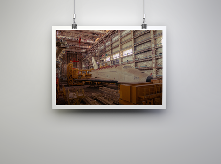 Poster 🚀 Les vaisseaux BURAN laissés à l'abandon dans le cosmodrome de Baïkonour - Edition limitée, numérotée et signée - Papier Glacé Supérieur 210 g/m²