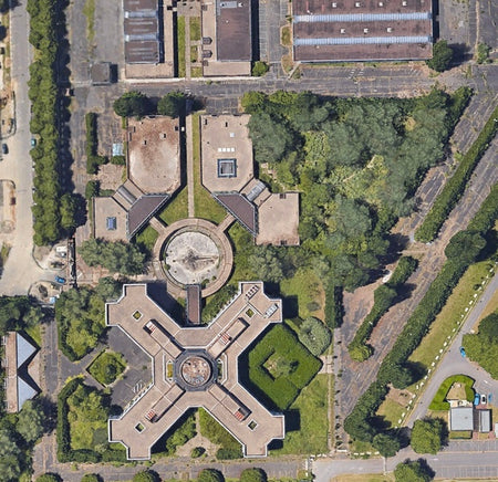 Bureaux Piscine - Urbex Essonne (91) A la suite de votre achat vous allez recevoir un email dans lequel se trouve les coordonnées GPS de votre lieu. Il ne vous restera plus qu'a les coller dans Google Maps pour pouvoir découvrir le lieu