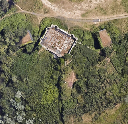 Fort du Chef - Urbex Charente-Maritime (17) A la suite de votre achat vous allez recevoir un email dans lequel se trouve les coordonnées GPS de votre lieu. Il ne vous restera plus qu'a les coller dans Google Maps pour pouvoir découvrir le lieu