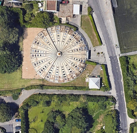 Piscine Tournseol 97 - Urbex Isère (38) A la suite de votre achat vous allez recevoir un email dans lequel se trouve les coordonnées GPS de votre lieu. Il ne vous restera plus qu'a les coller dans Google Maps pour pouvoir découvrir le lieu