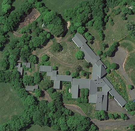 Village Vacances - Urbex Cantal (15) A la suite de votre achat vous allez recevoir un email dans lequel se trouve les coordonnées GPS de votre lieu. Il ne vous restera plus qu'a les coller dans Google Maps pour pouvoir découvrir le lieu